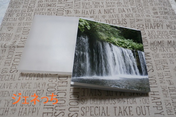 CDサイズのフォトブックケースもついてきます。白糸の滝の写真